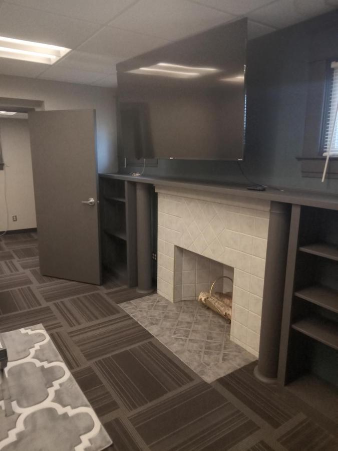 E. Michigan Walk Up Furnished 2 Bedroom Apt 랜싱 외부 사진