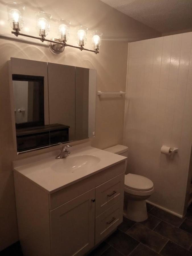 E. Michigan Walk Up Furnished 2 Bedroom Apt 랜싱 외부 사진