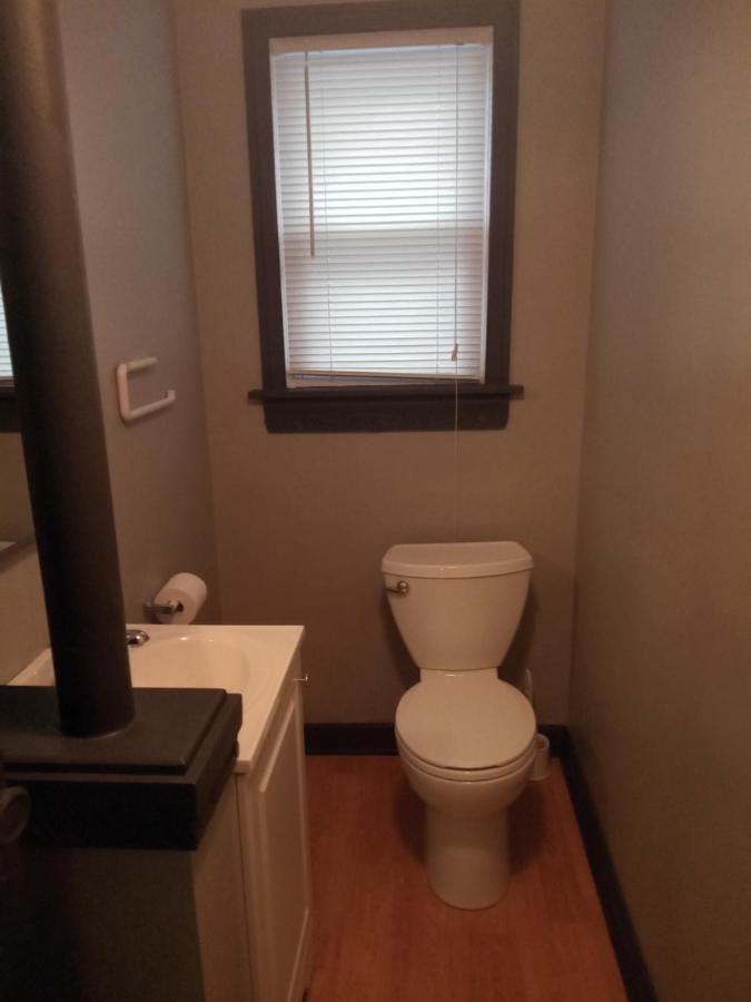 E. Michigan Walk Up Furnished 2 Bedroom Apt 랜싱 외부 사진